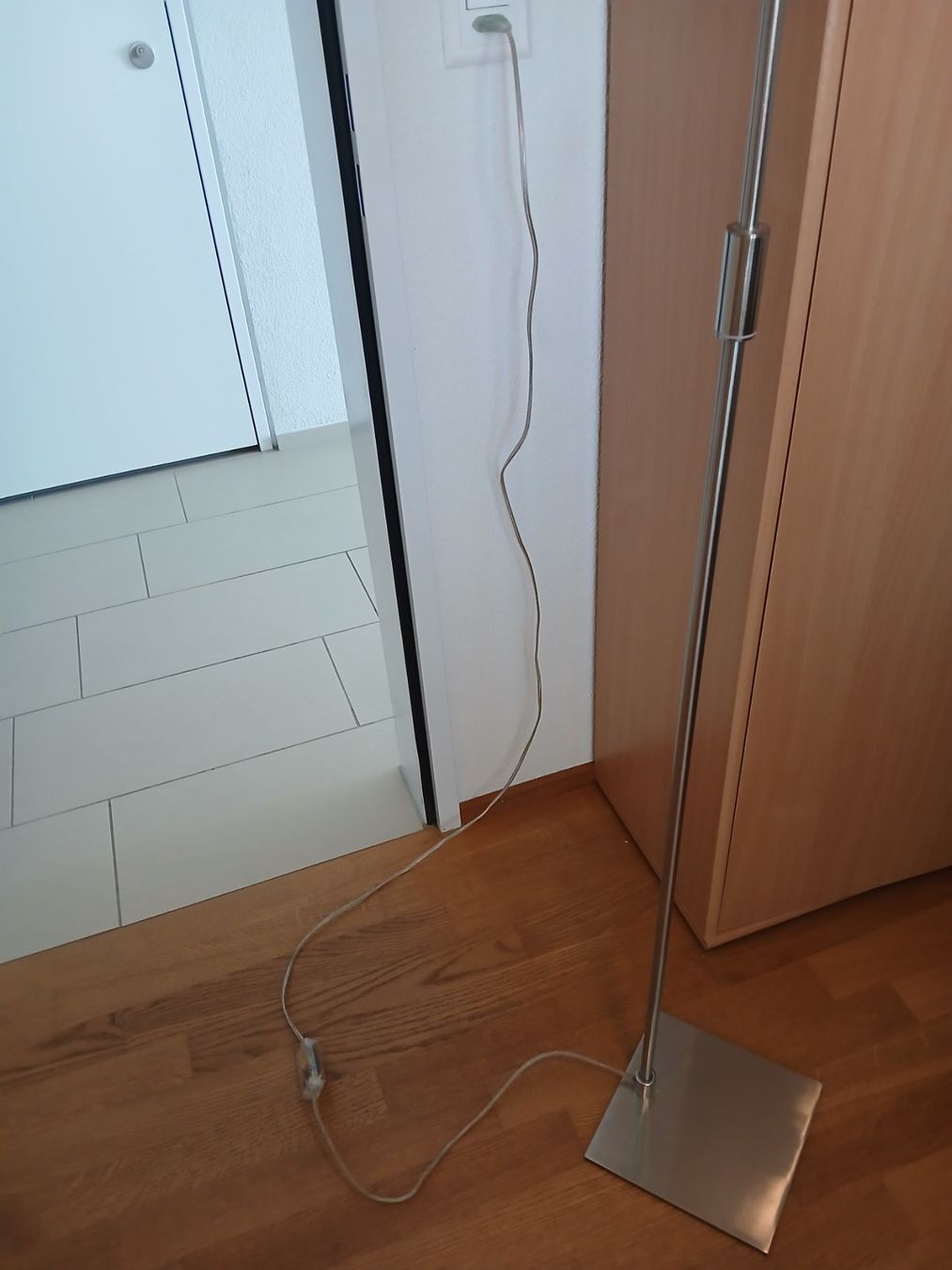 Lampade: LED Stehleuchte / Stehlampe - silber, dimmbar, 140 cm – Usato da Greifensee venduto da wil_6qmz 3
