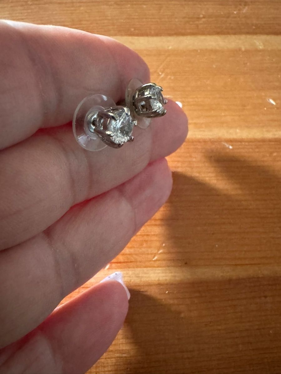 Boucles d'oreille: Verkaufe ohrenstecker mit Steinen  – D'occasion à Basel par Ajscha7o1 1