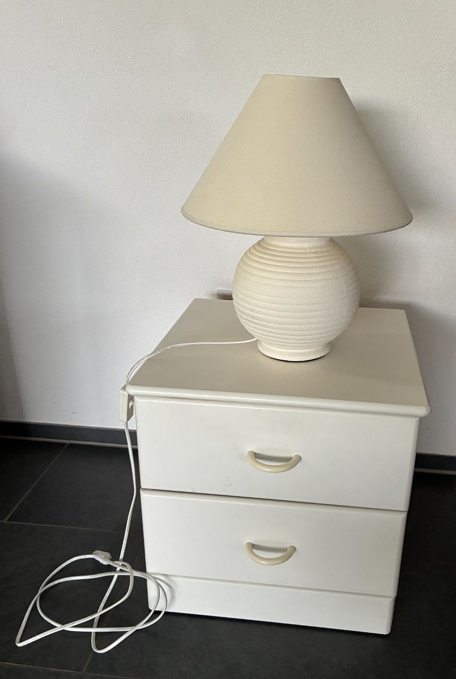 Comodini: Nachttisch mit Lampe (2x) – Usato da Wangen ZH venduto da Beenee71