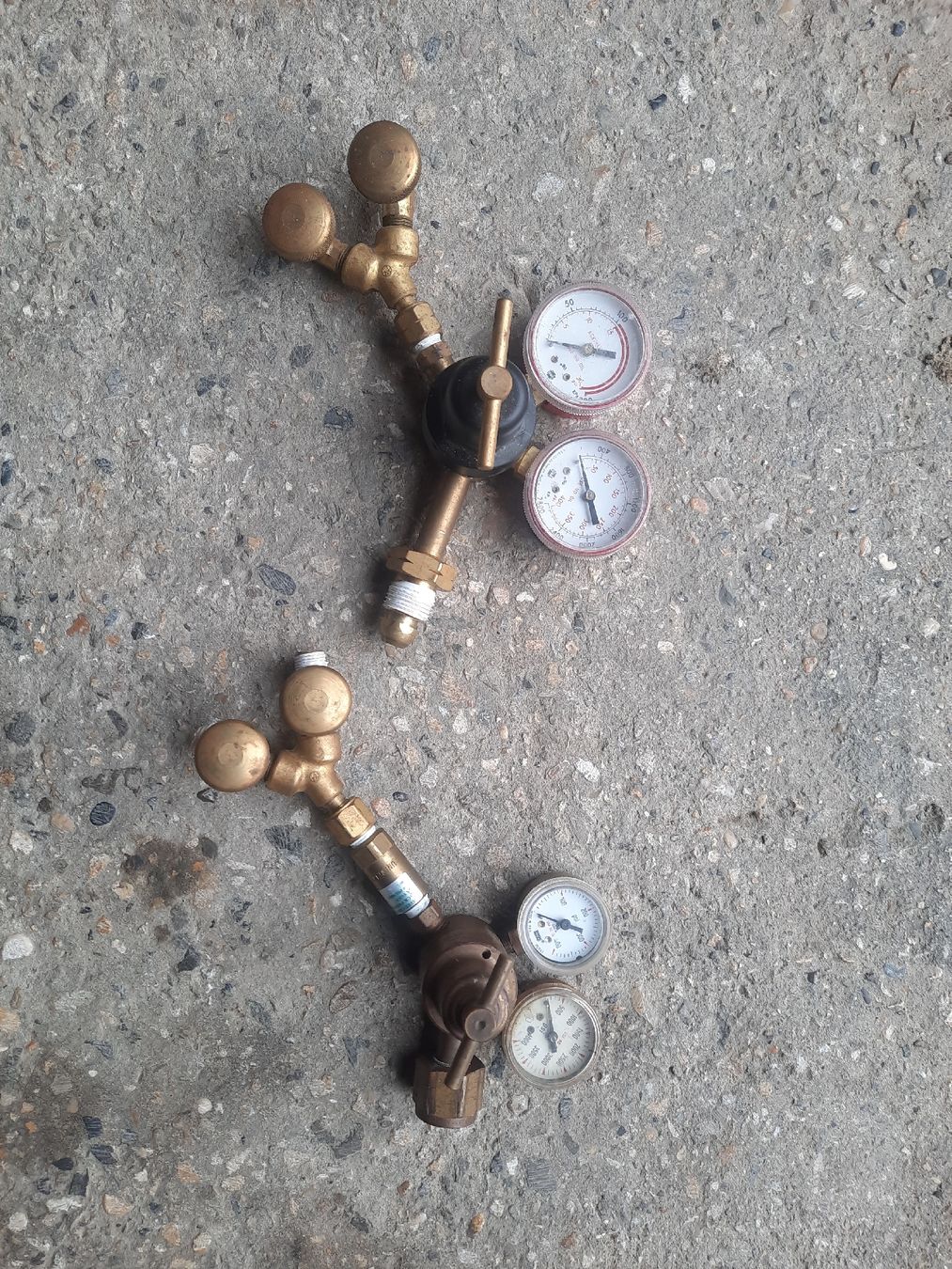 Détendeurs & Vestes: Détendeurs Oxygène Acetylene – D'occasion à Valeyres-sous-Rances par Cor_vintage_7