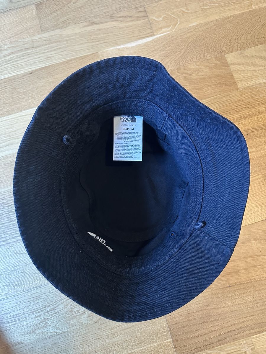 North Face Copricapi, berretti & cappellini: North Face Sonnenhut / Fischerhut – Usato da St. Gallen venduto da julian71 1