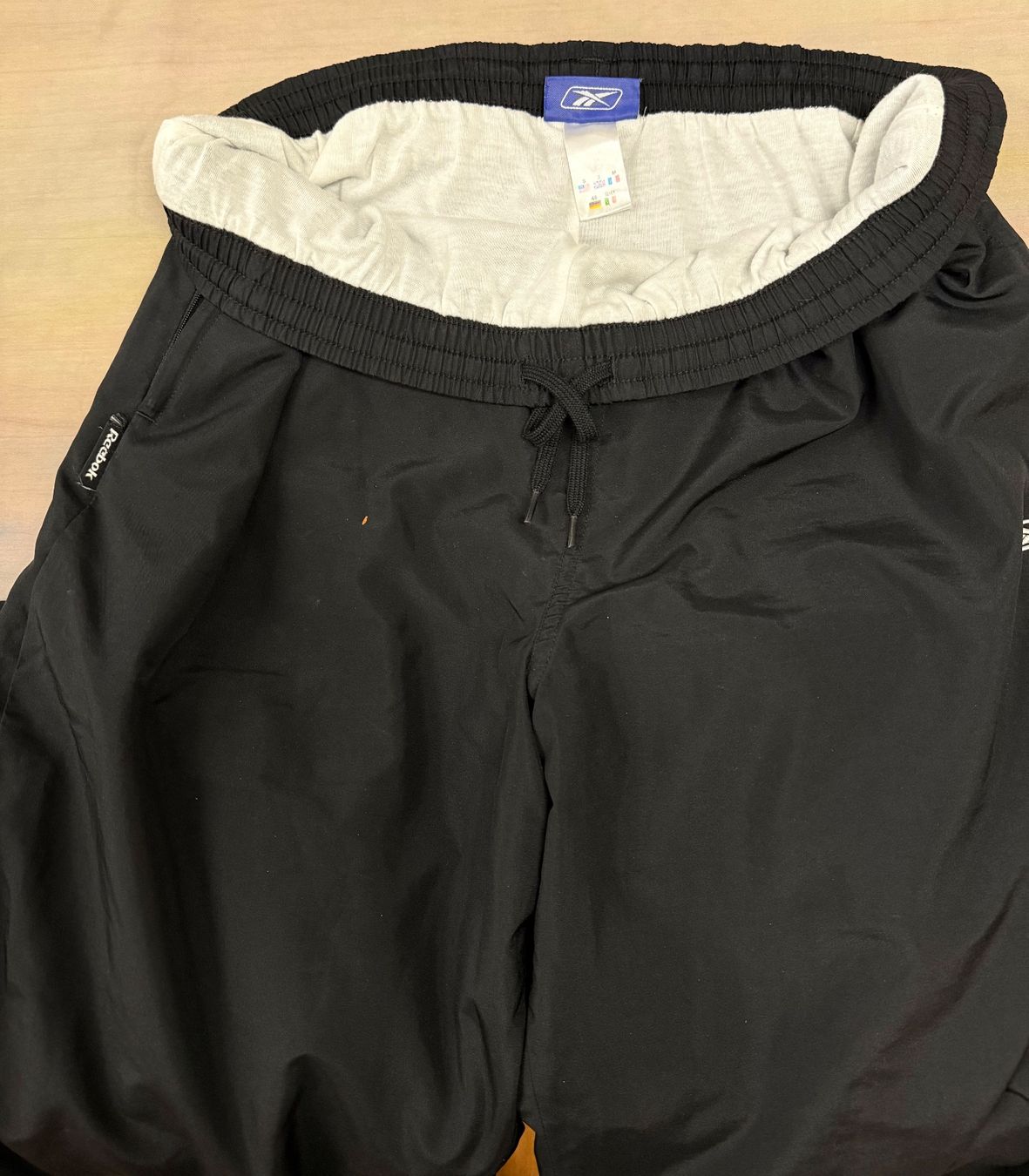 Reebok Hosen: Reebok Trainerhose Grösse M schwarz – Gebraucht aus Schwändi b. Schwanden von Akuritas907 4