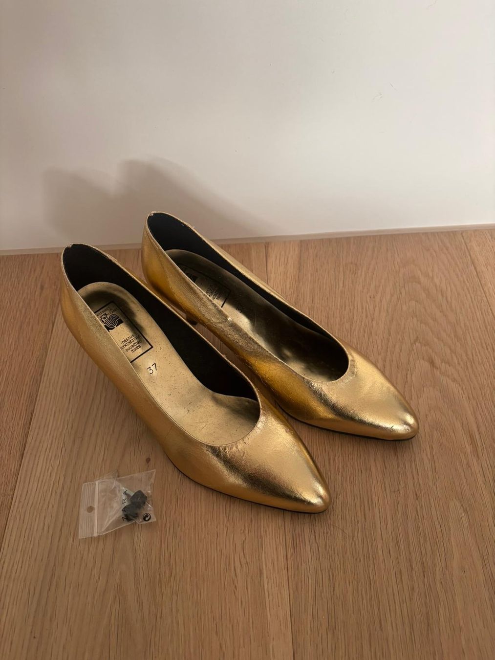 Scarpe da donna: Goldene Pumps Absatzschuhe – Nuovo (secondo la descrizione) da Winznau venduto da Lauralavera1 5