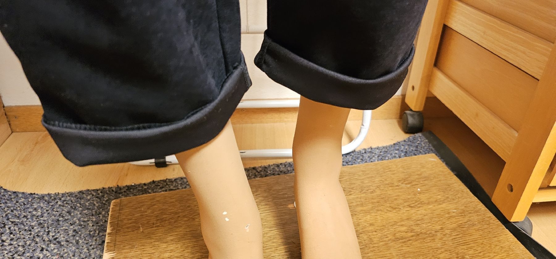 Lotti di vestiti: Hose in dunkelblau Bundweite 46 cm, Bluse und Pulli gr.M – Usato da Ferden venduto da jemyce 3