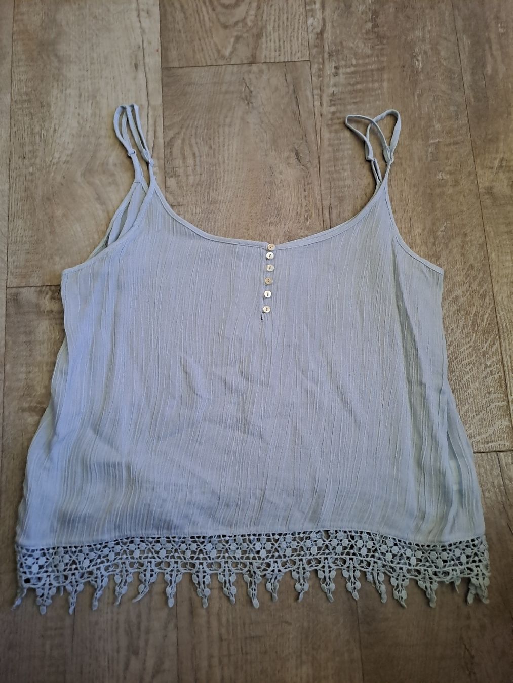 Top: Top Damen Gr. L hellblau mit Spitze  – Usato da Rickenbach LU venduto da bishiida
