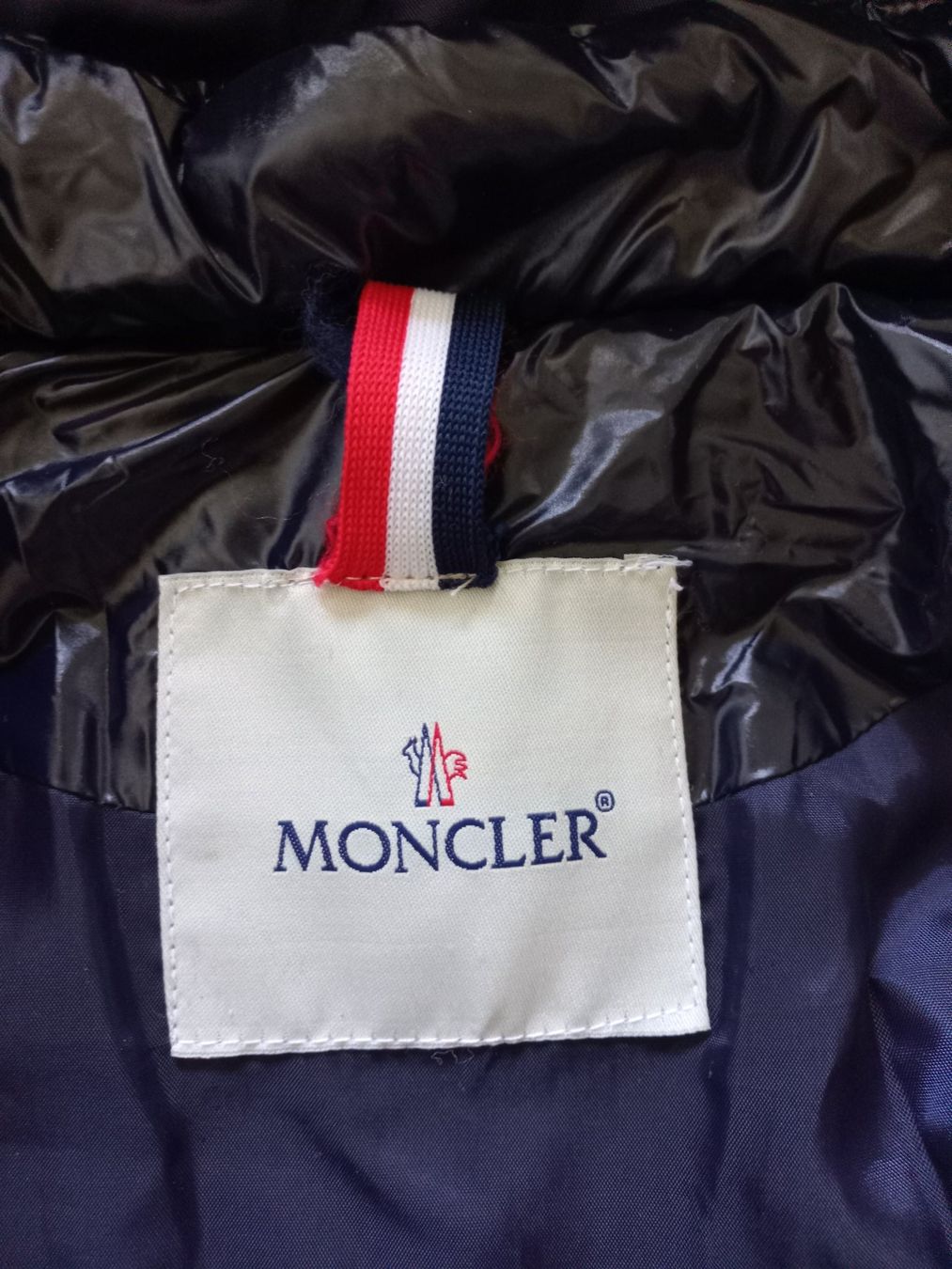 Moncler Jacken & Mäntel: Moncler Winterjacke mit Pelz – Gebraucht aus Langnau am Albis von kit_l9h5 5