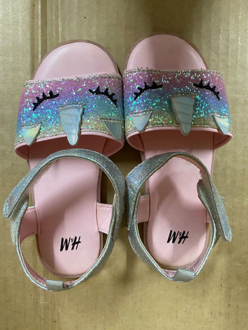 H&M Chaussures filles: Sandalen Einhörner Grösse 28 – D'occasion à Eschlikon TG par RamonaSt 3