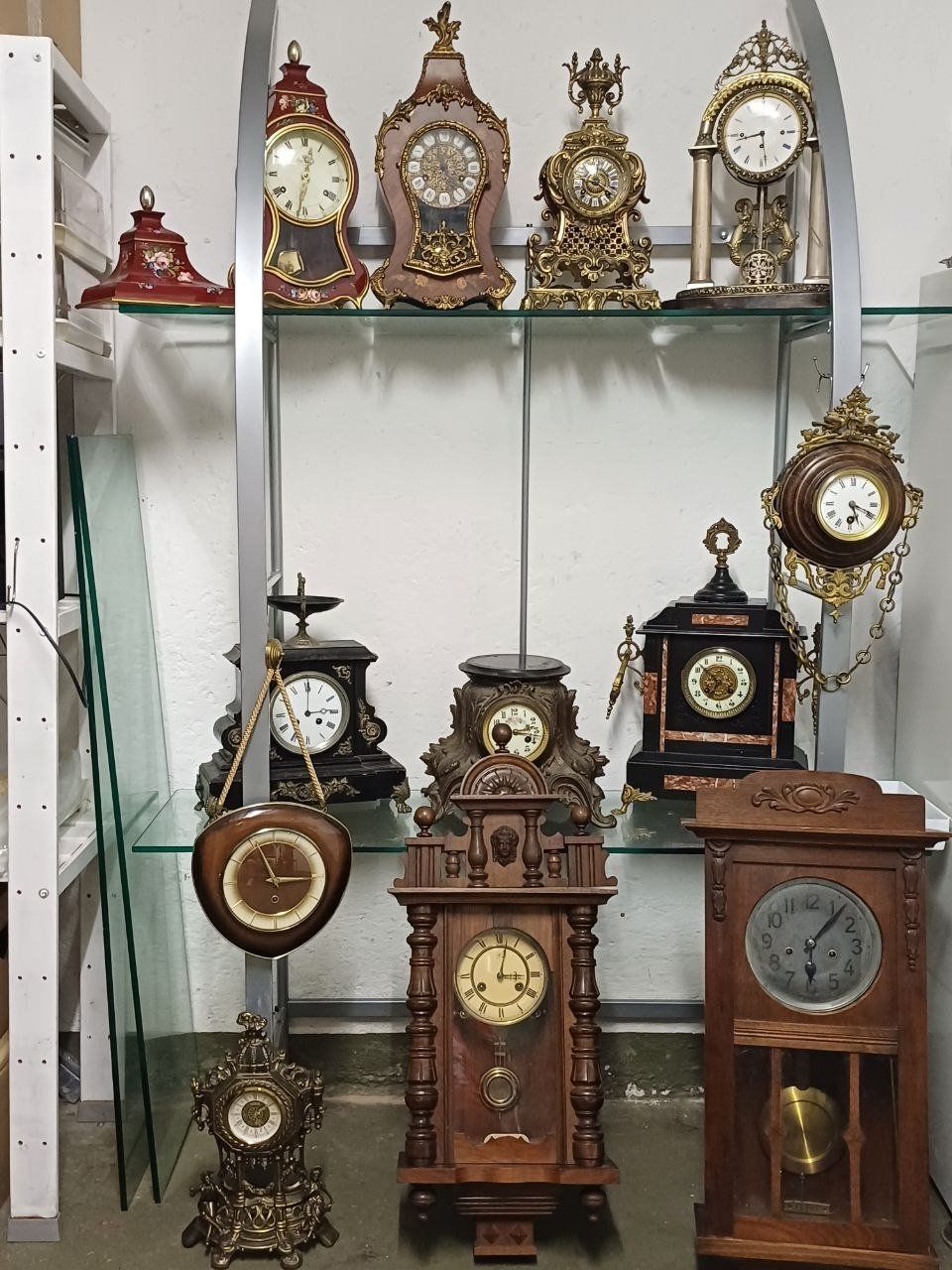 Montres: 12 antike Uhren. – D'occasion à Bern par Yunkom