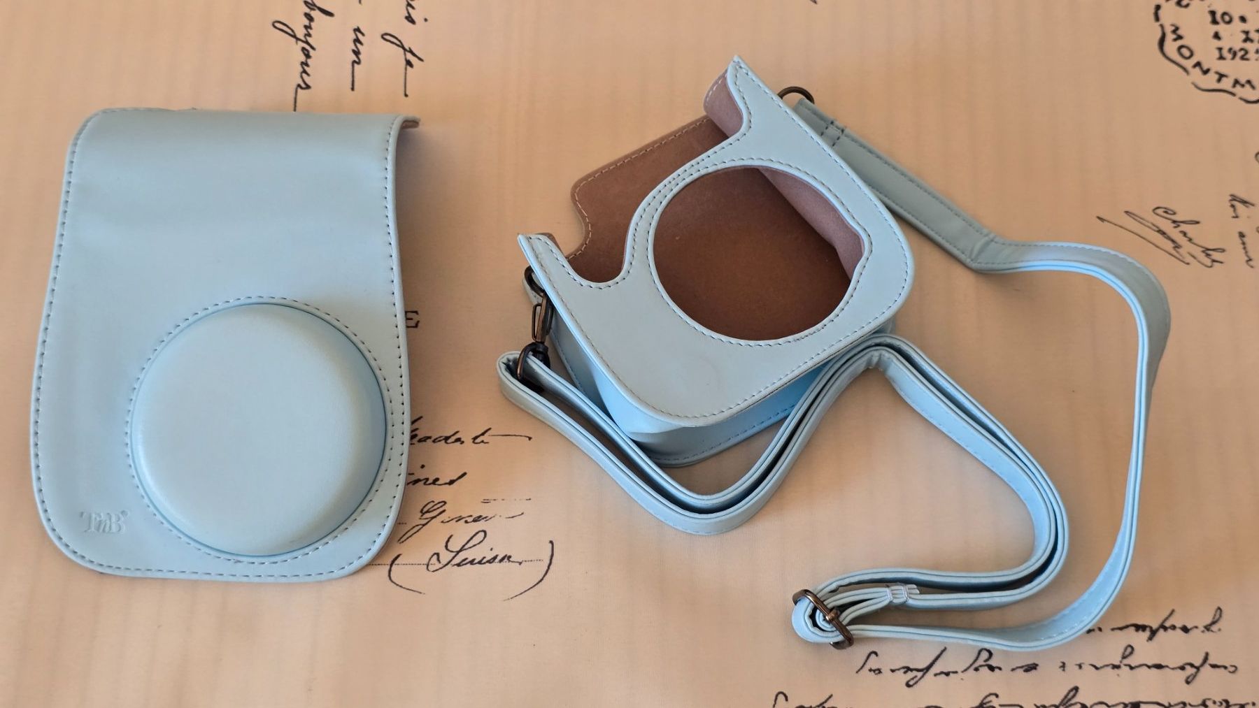 Taschen: Hellblaue Kamera-Tasche für Instax Mini 11 – Neu und originalverpackt aus Thalwil von VitaMini
