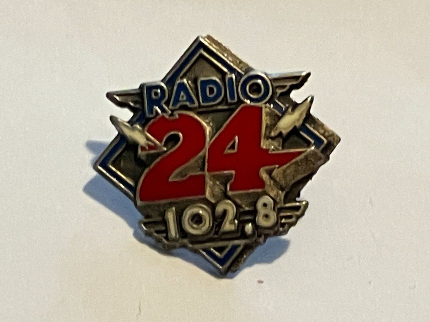 Placchette & Badge: 1 Pin Radio 24 – Usato da Basel venduto da djwwpp