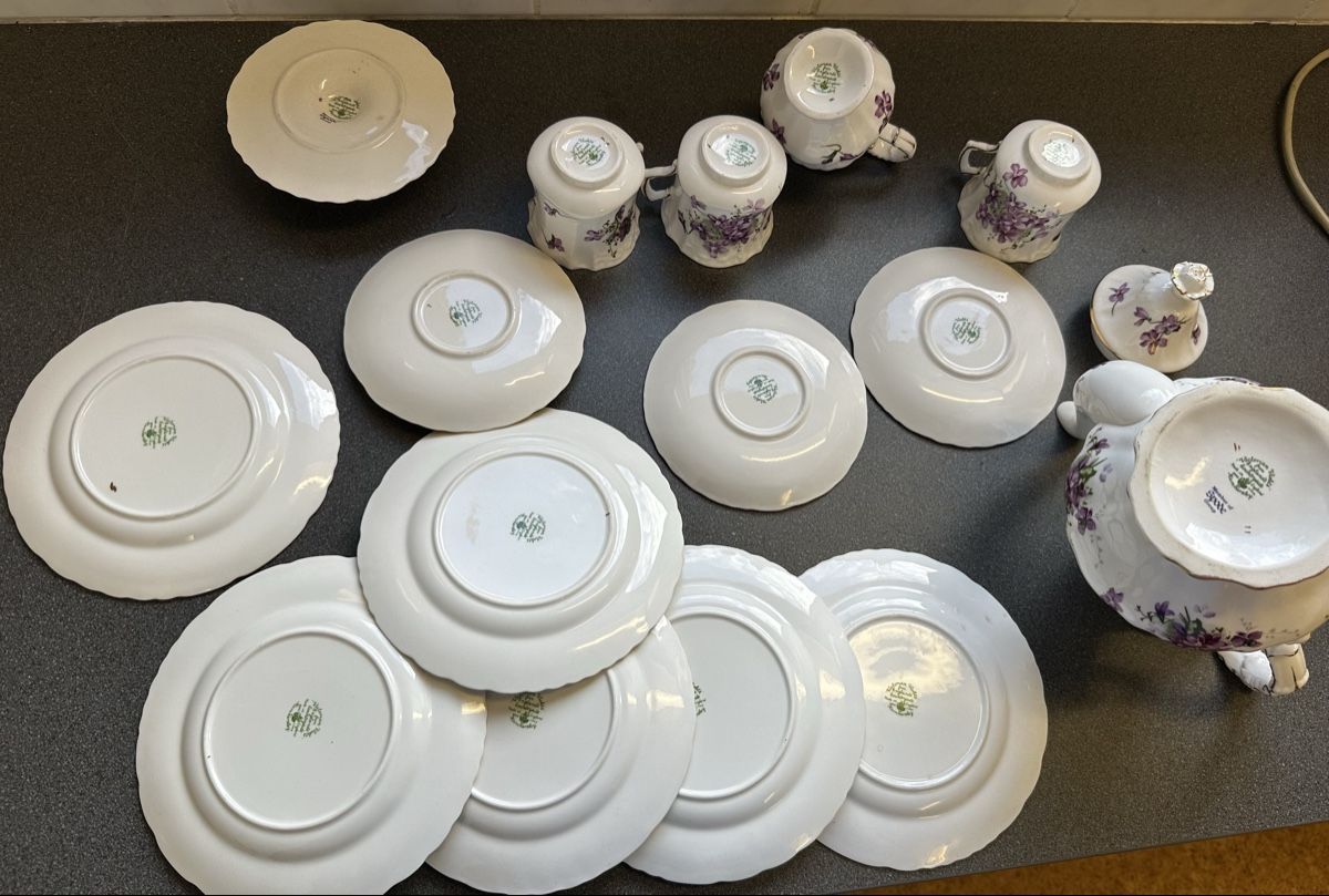 Set di piatti: Hammersley Victorian Violets Bone China Kaffeeservice Englan – Usato da Wald ZH venduto da bestwatchussr 3