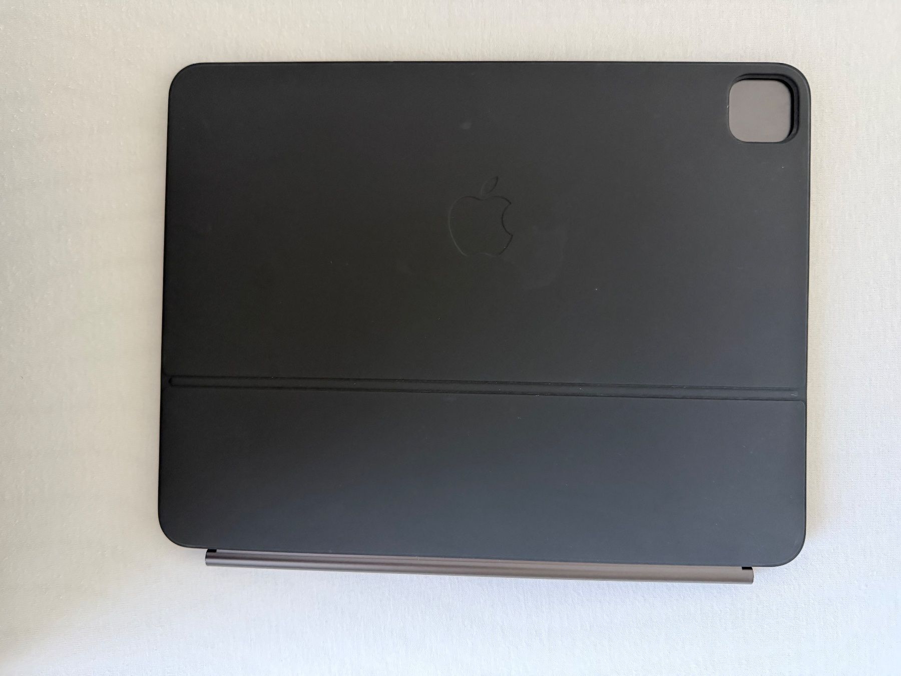 Apple Tastiere: IPAD MAGIC KEYBOARD 13 BLACK INTERNATIONAL KEYBOARD – Usato da Zürich venduto da ale_h22s 2