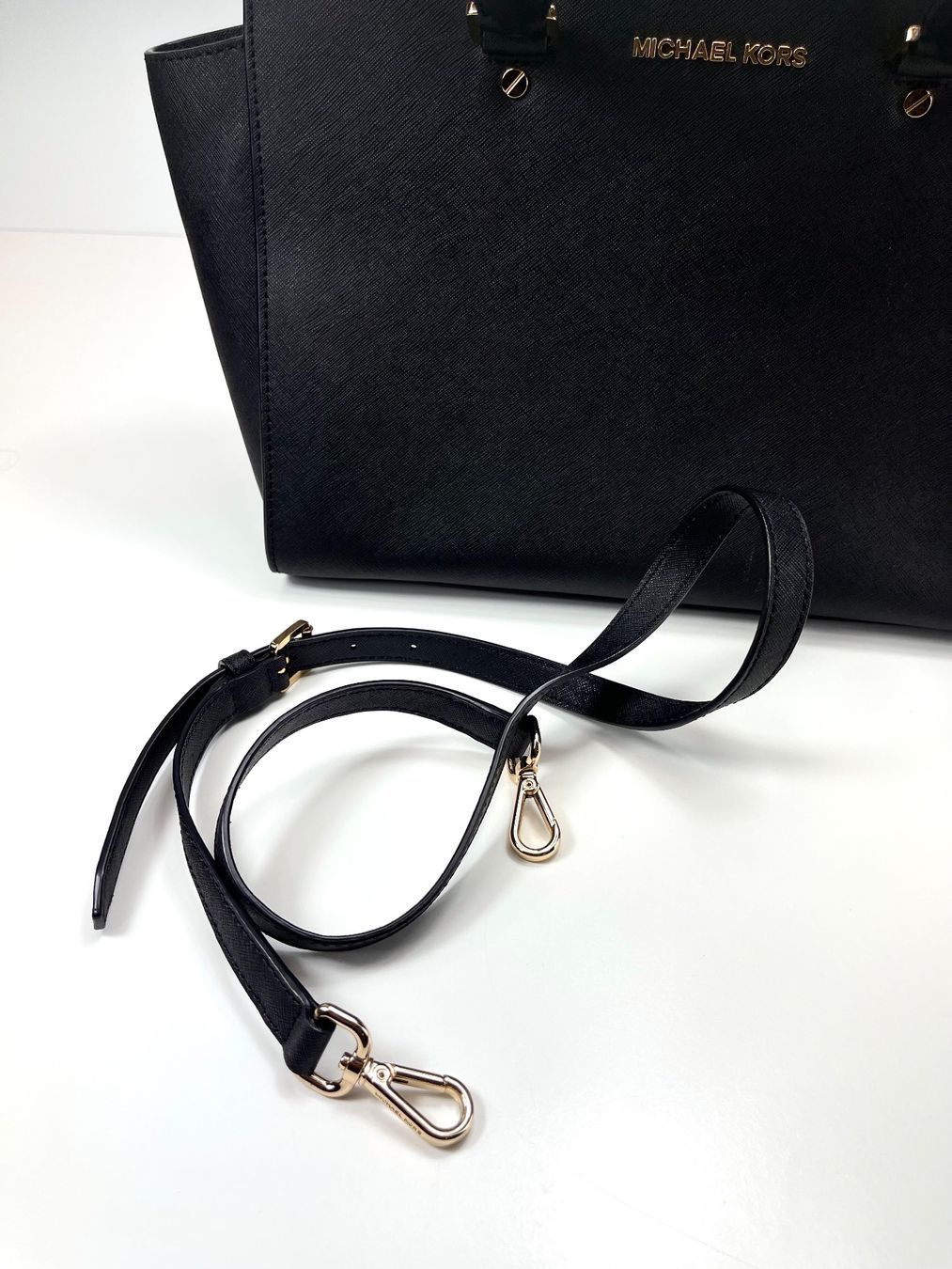 Michael Kors Sacs femmes: Michael Kors Leder Handtasche Schwarz – D'occasion à Neuenhof par pfiffoltra 7