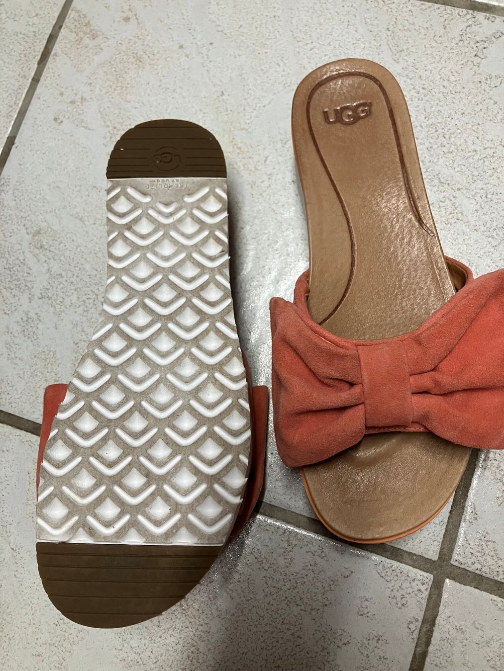 Ugg Scarpe da donna: Ugg Pantoletten mit oranger Schleife – Usato da Unterseen venduto da amj_zz7j 1