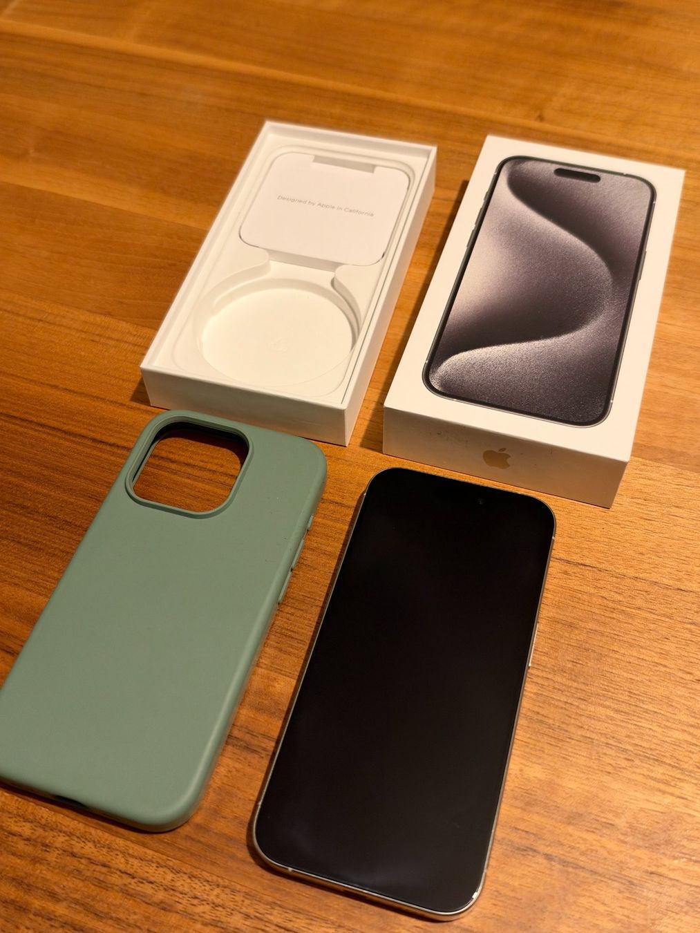 Apple Handys / Smartphones: iPhone 15 Pro, White Titanium, 256GB – Gebraucht aus Zürich von rbmsx