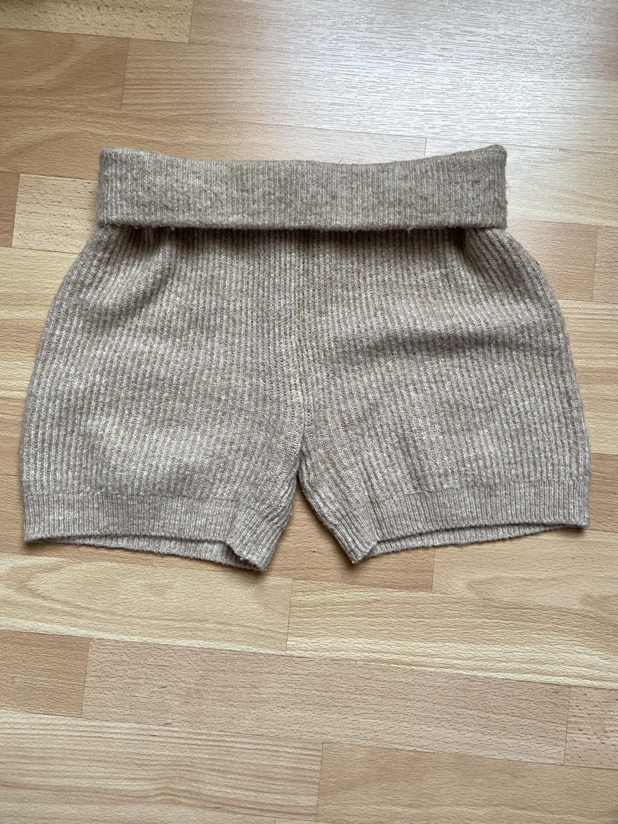 H&M Pantaloni: Short beige maille S  – Usato da Mont-sur-Lausanne venduto da lau_2775