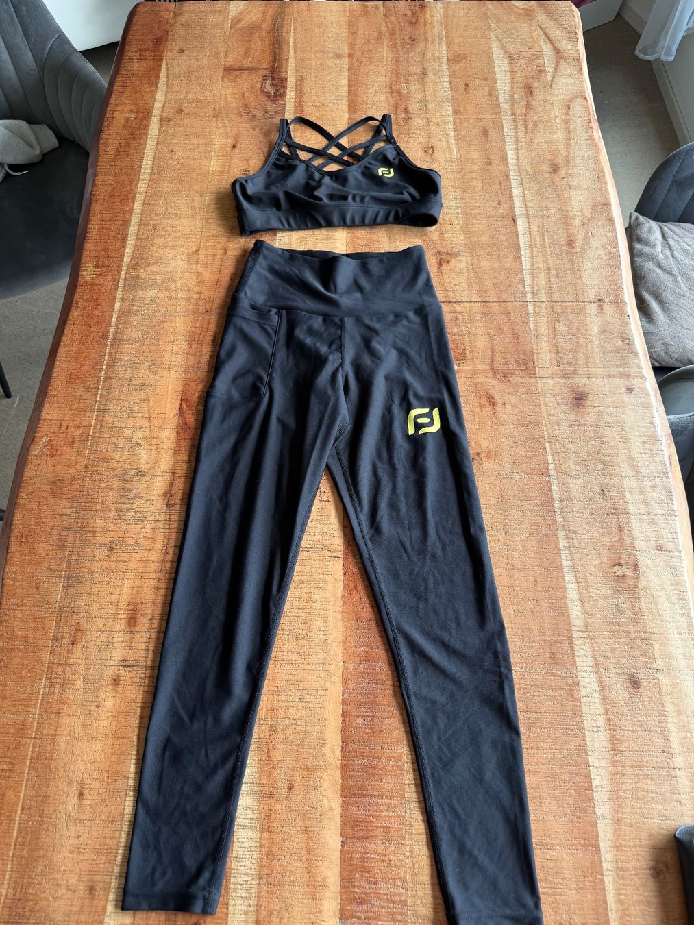 Leggings: Sport Leggins und Top – Usato da Rain venduto da Trusso