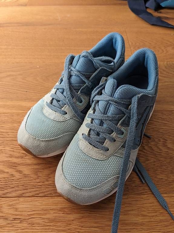 Damenschuhe: Turnschuhe Asics 37,5 – Gebraucht aus Bremgarten b. Bern von Kalamaki 3