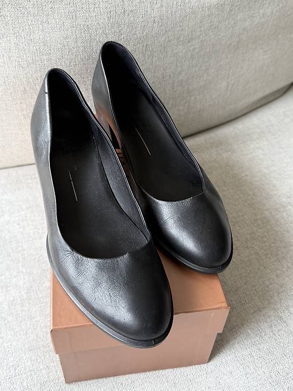 Scarpe da donna: Ecco Schwarze Leder Pumps  – Usato da Zürich venduto da YanaZam