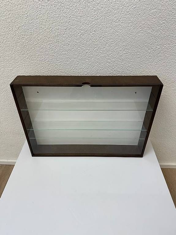 Vetrine: Sammlervitrine aus Holz mit Glass – Usato da Obernau venduto da Arche_Noah_Brocki