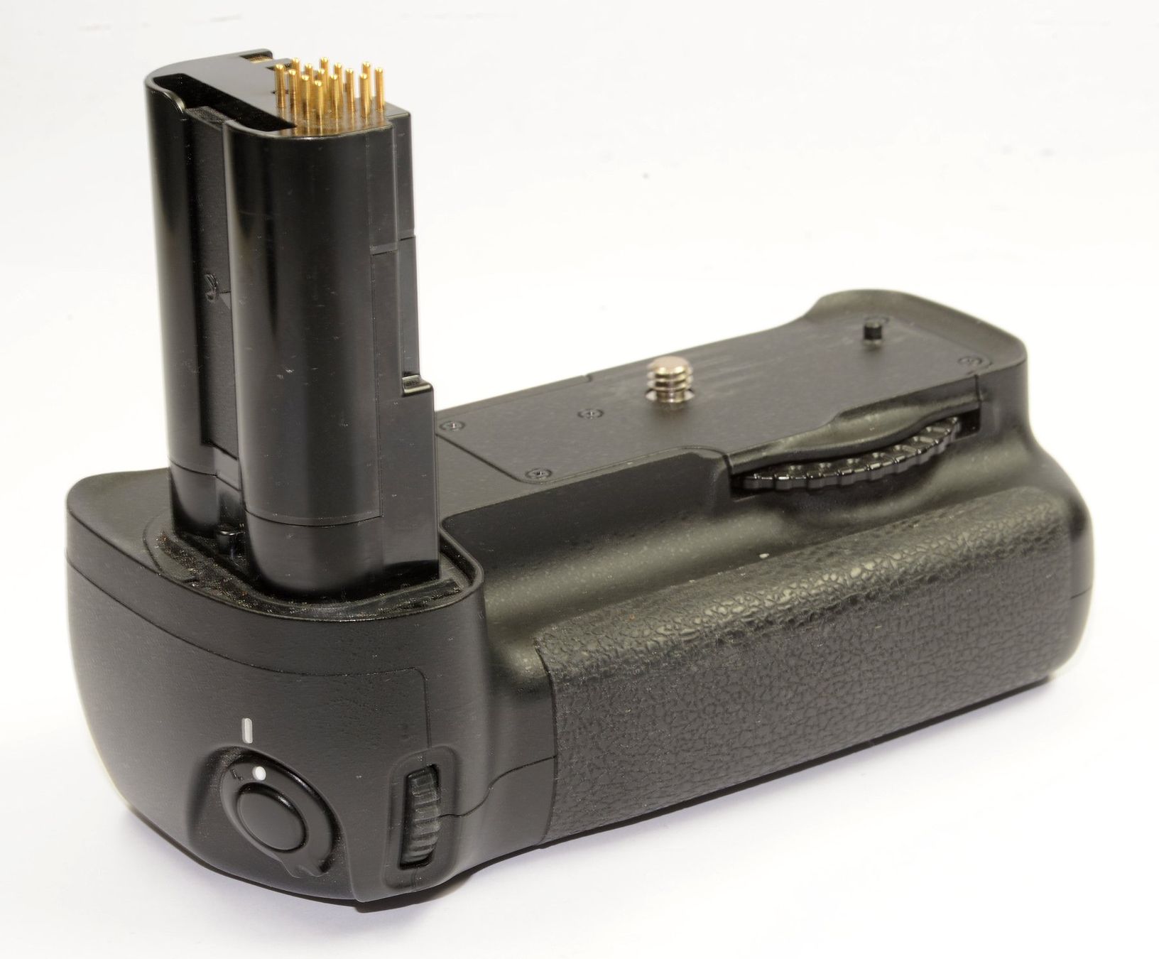 Nikon Kamera: Nikon Multi Power Battery Pack Handgrip MB-D200 2325/42 – Gebraucht aus Bern von Olynon