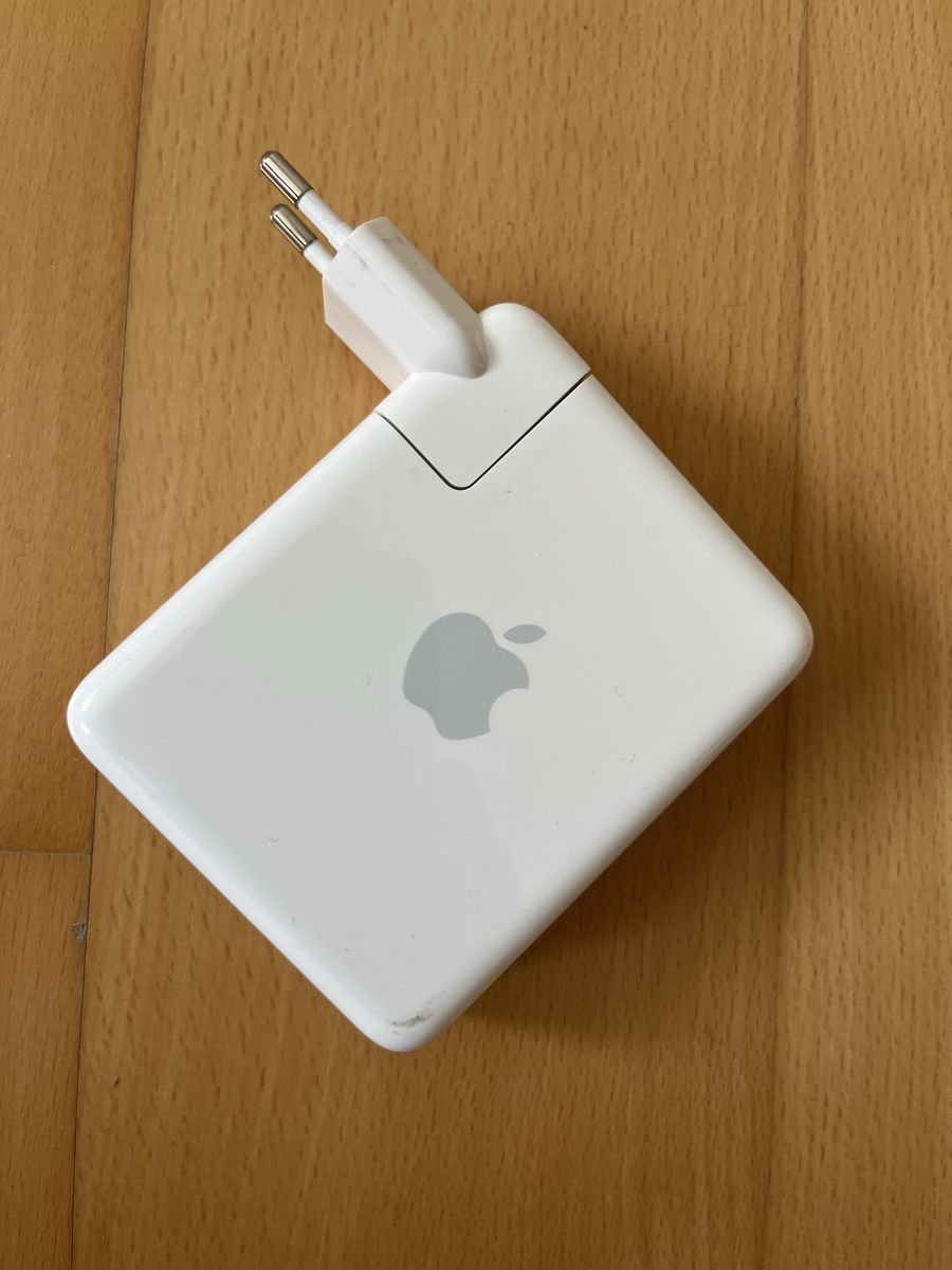 Apple Modem & Router: Apple AirPort Express Basé station  – Usato da Zürich venduto da pat_rx9j 4