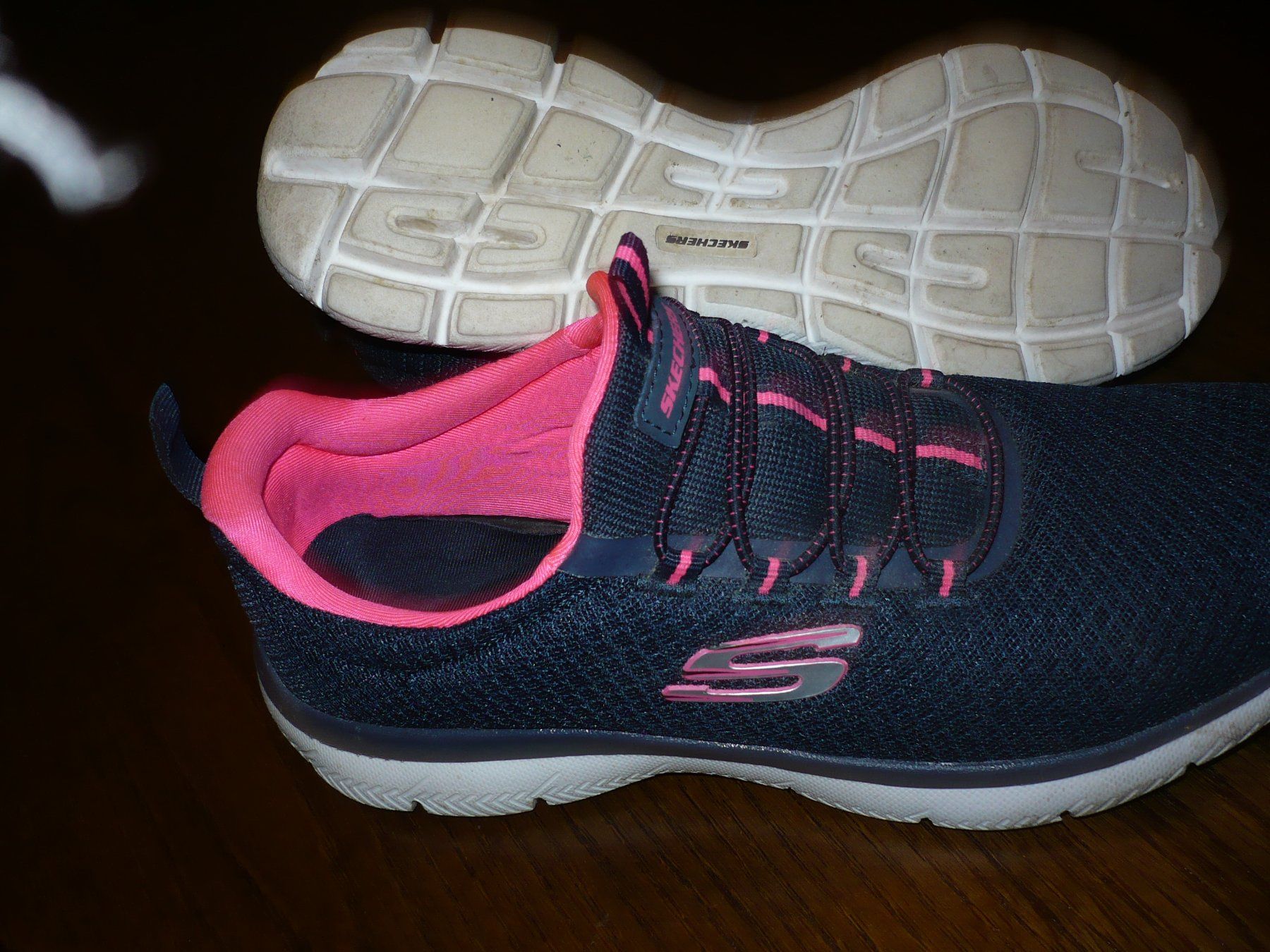 Skechers Chaussures femmes: SKECHERS Sneaker Gr. 38 – D'occasion à Merzligen par Marthe22 7
