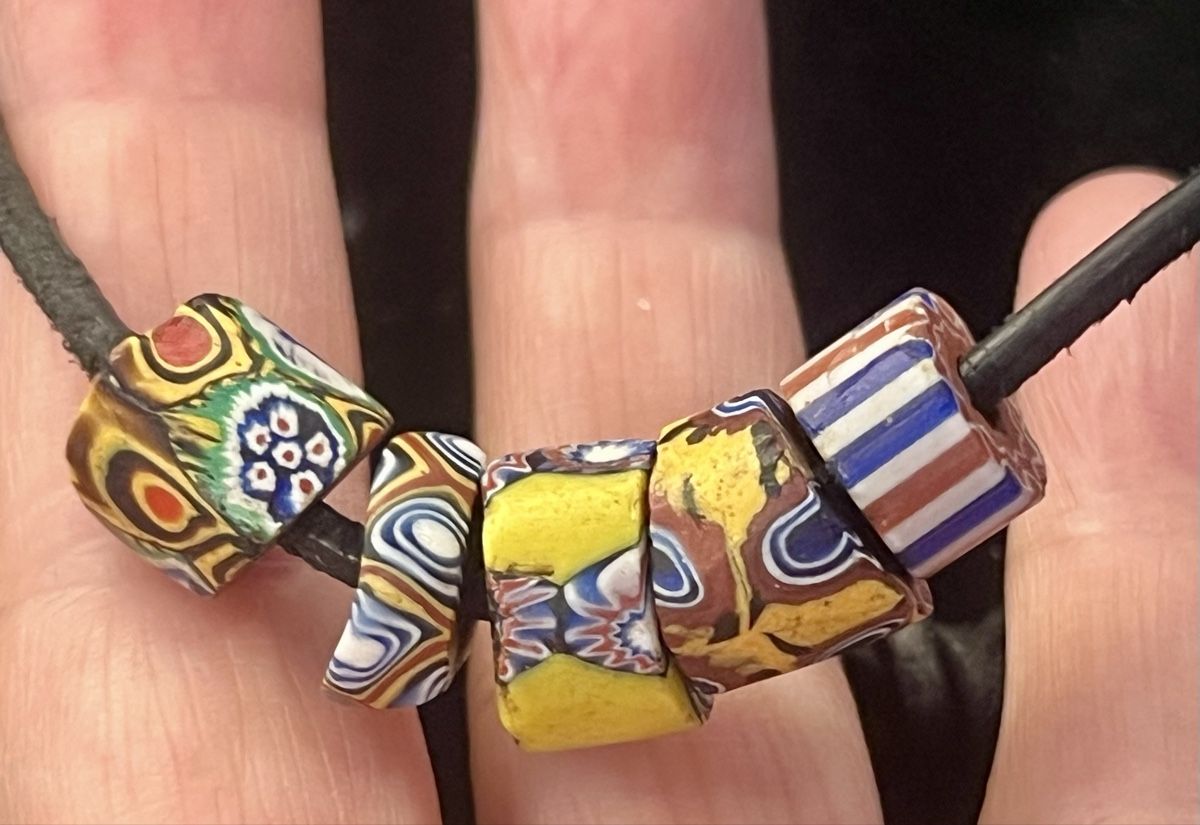 Murano Catenine:  Collier de "Trade Beads" en Perles de Commerce  de Murano – Usato da Genève venduto da DELIRBEADS 2