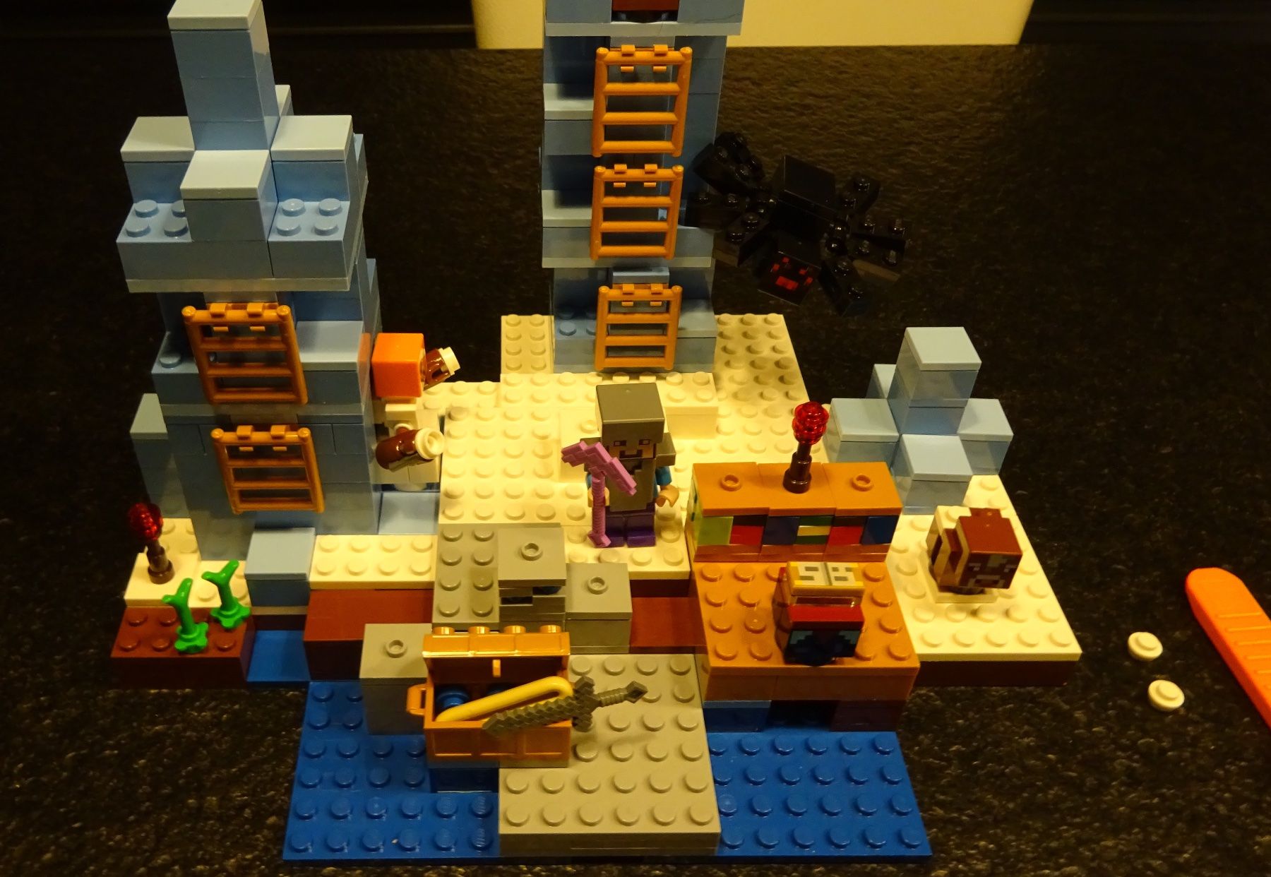 Lego Giocattoli: LEGO Minecraft 21131 - Türme aus EIS – Usato da Wagenhausen venduto da Svema 1