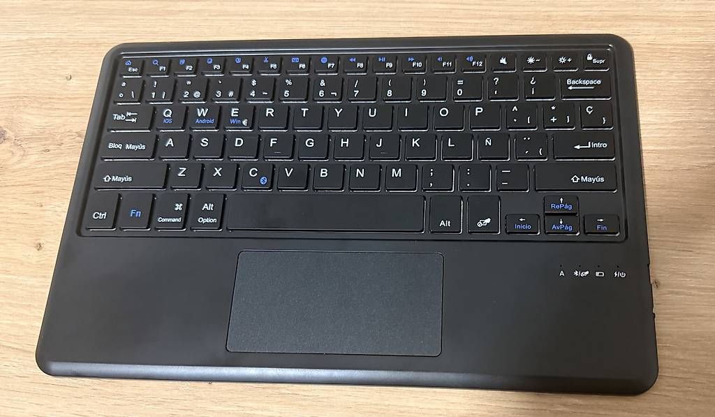 Tastaturen: Bluetooth Tastatur – Gebraucht aus Buchrain von car_7z5g