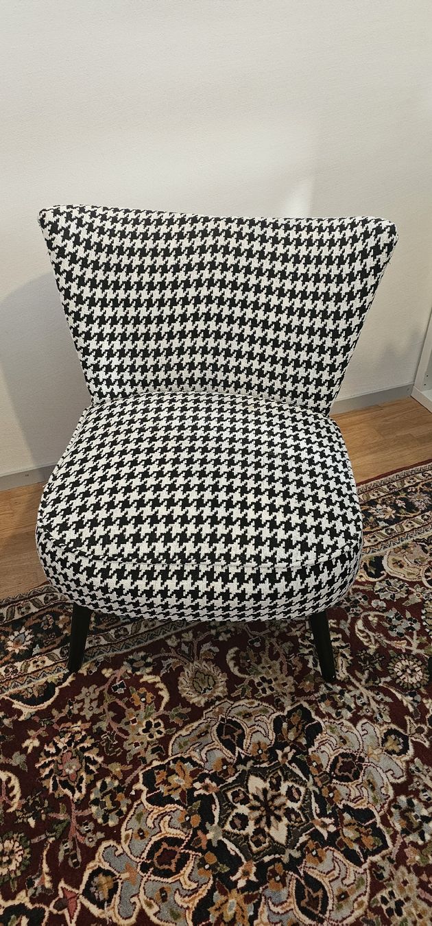 Poltrone: Retro Armchair, Houndstooth Pattern, Black Legs – Usato da Cham venduto da WFRRichter