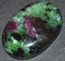Cabochon L-6812 – Rubin Zoisit 41 Karat 28,5x20x5mm