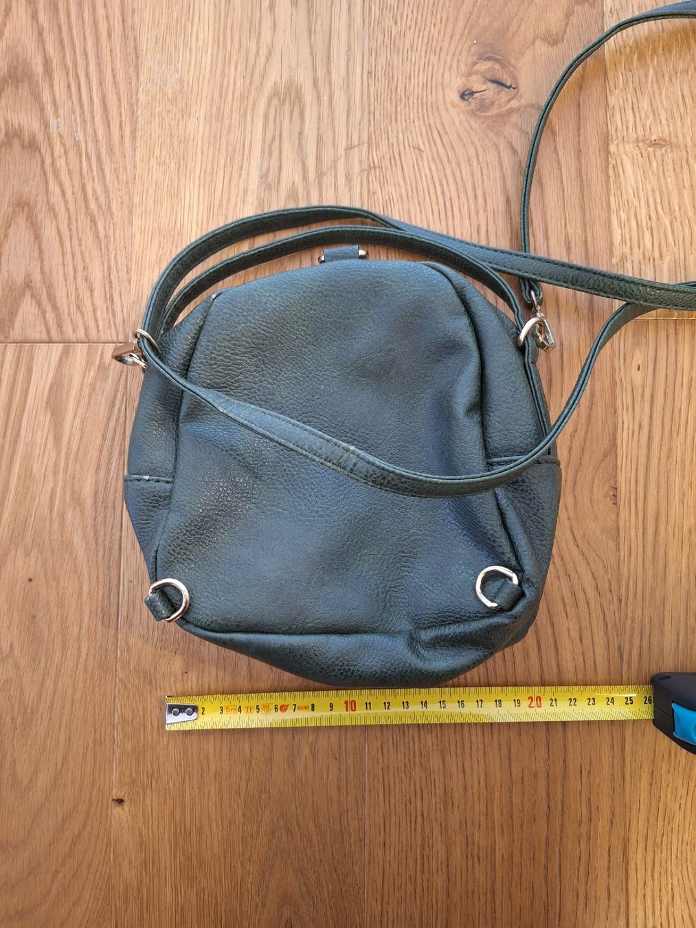 Borse da donna: Grüne Umhängetasche - mini Rucksack – Usato da Thalwil venduto da ivi010 1