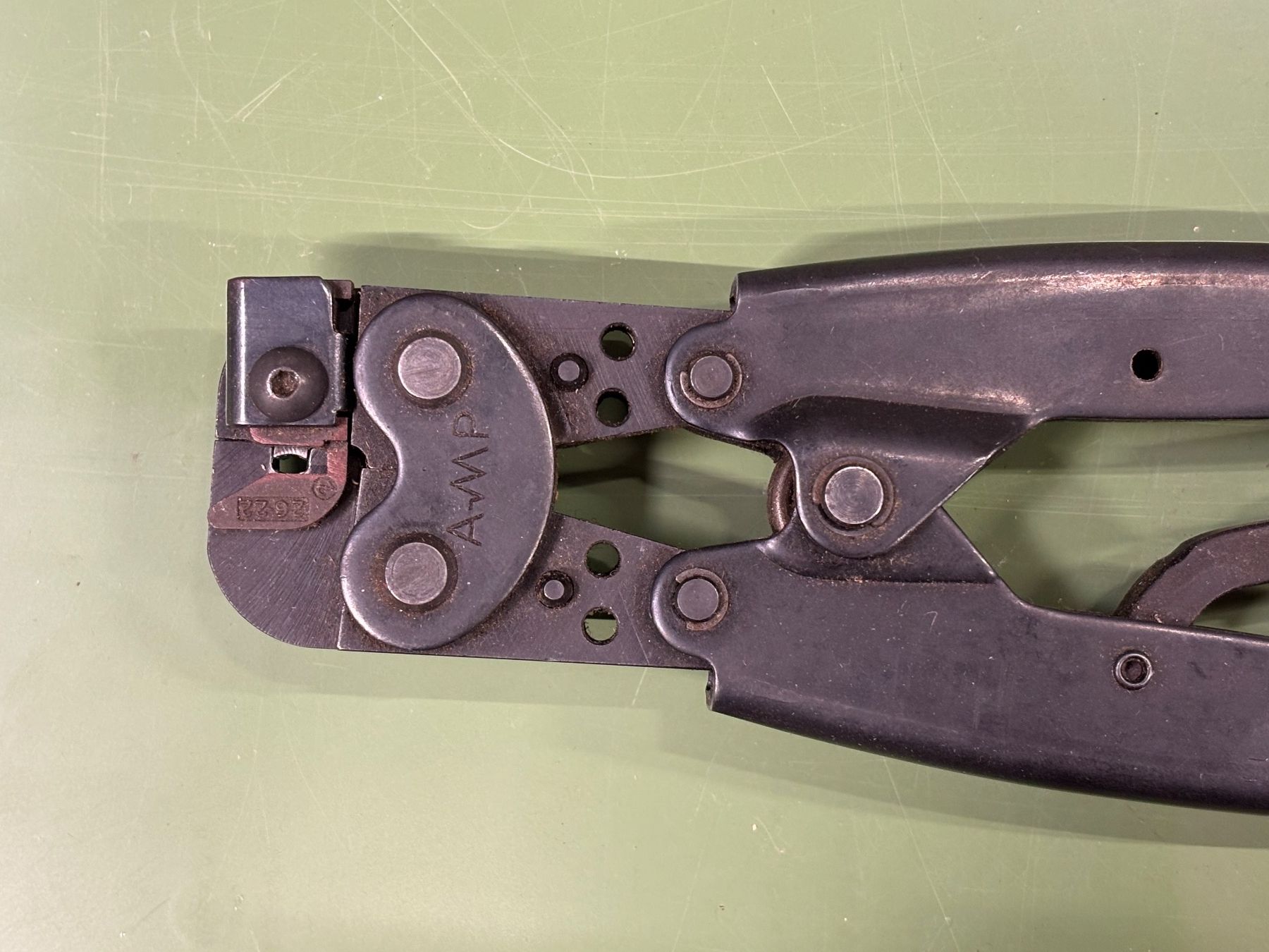 Tutti gli attrezzi: AMP Crimpzange, 46387 11-83 – Usato da Winterthur venduto da ReUse_Baumarkt 1