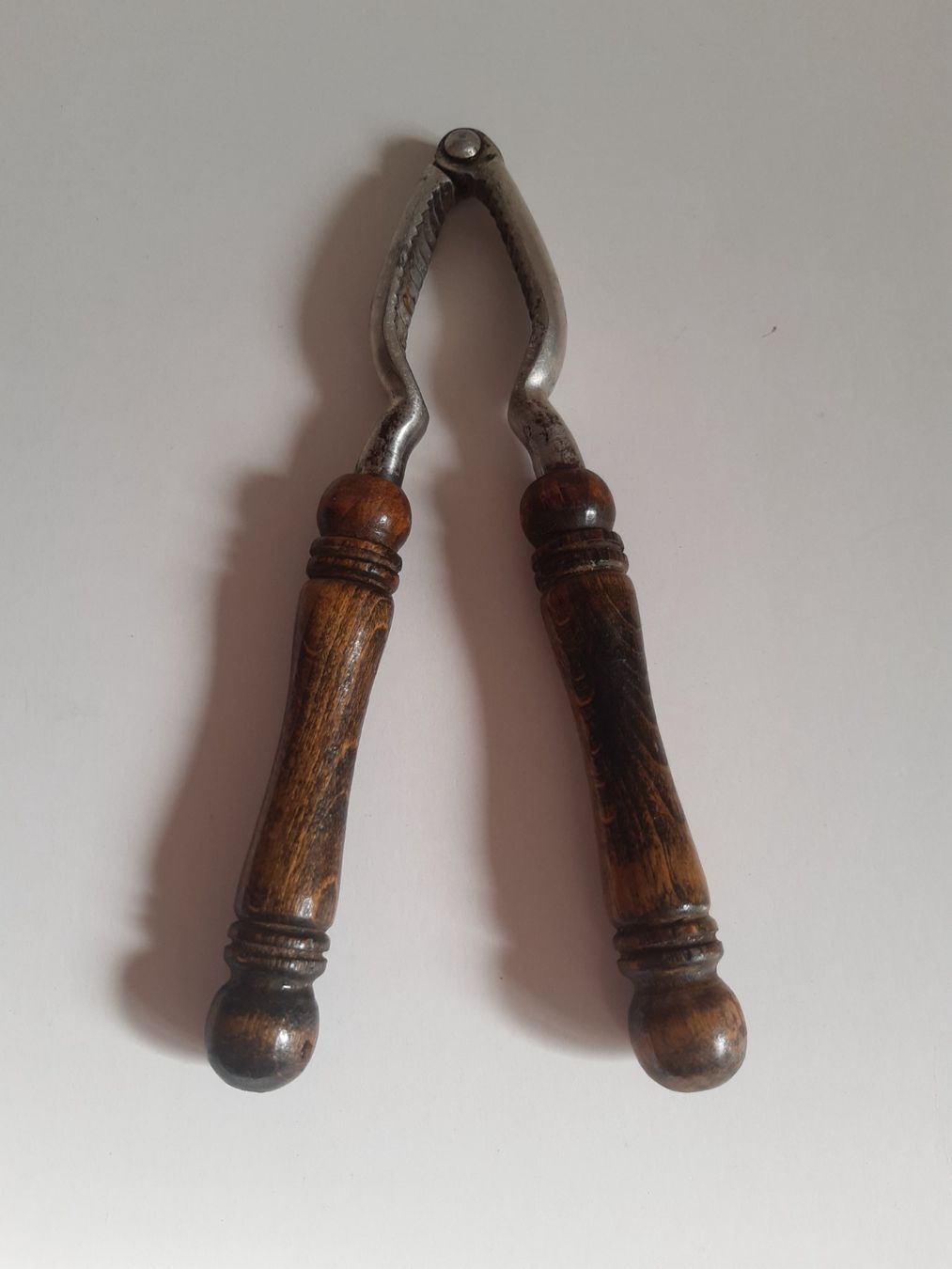 Alle Werkzeuge: Nut cracker – Gebraucht aus Verscio von giamma1985 1