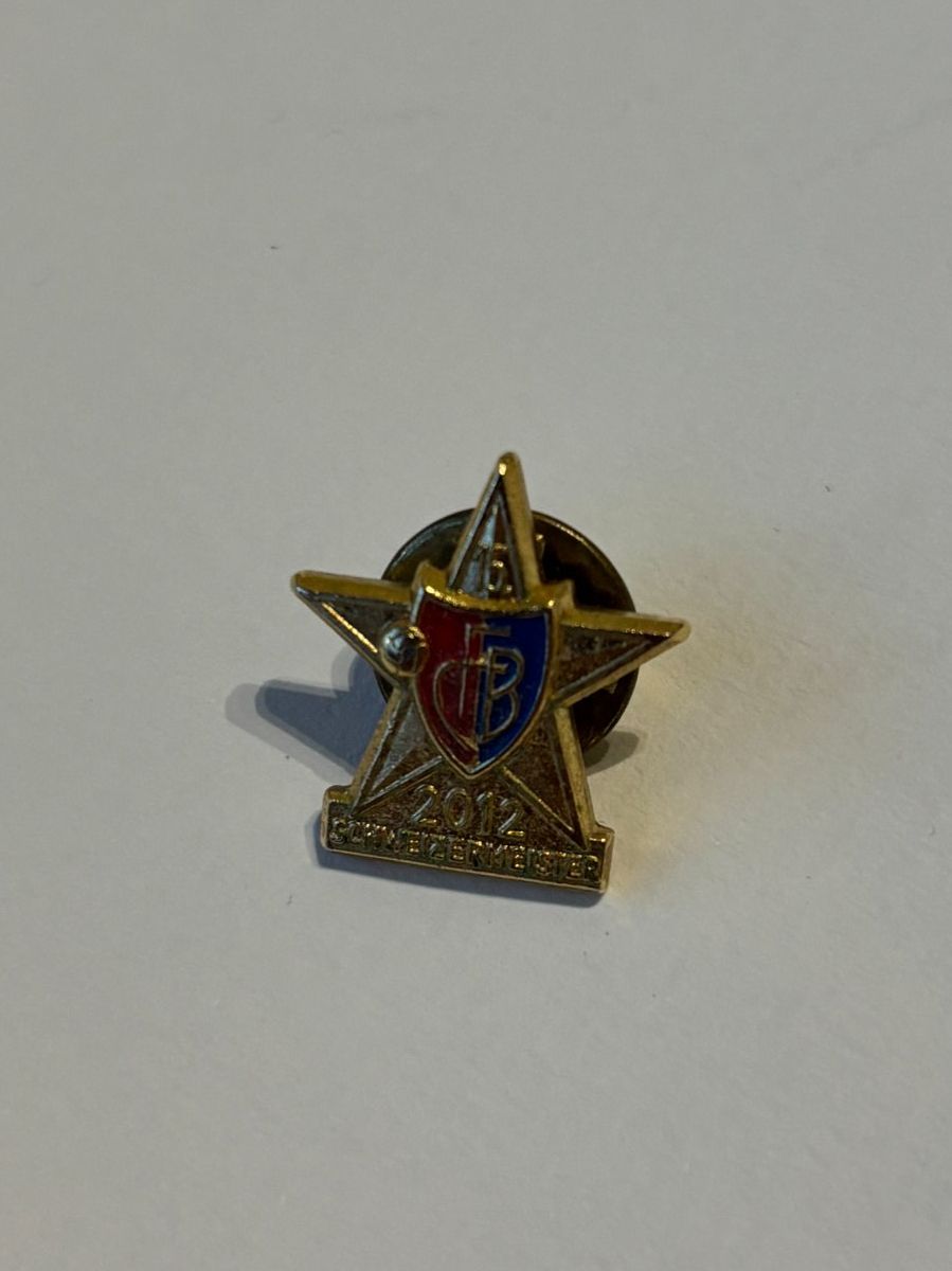 Broschen & Nadeln: FCB Basel 2012 Pin Gold Schweizermeister – Gebraucht aus Chêne-Bourg von and_66gg