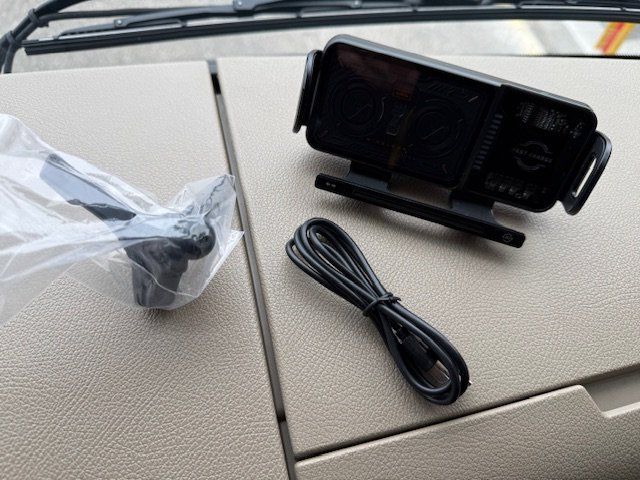 Staffe: Handy Halterung fürs Auto mit USB Kabel - Neu – Nuovo (secondo la descrizione) da Oensingen venduto da Shop5000