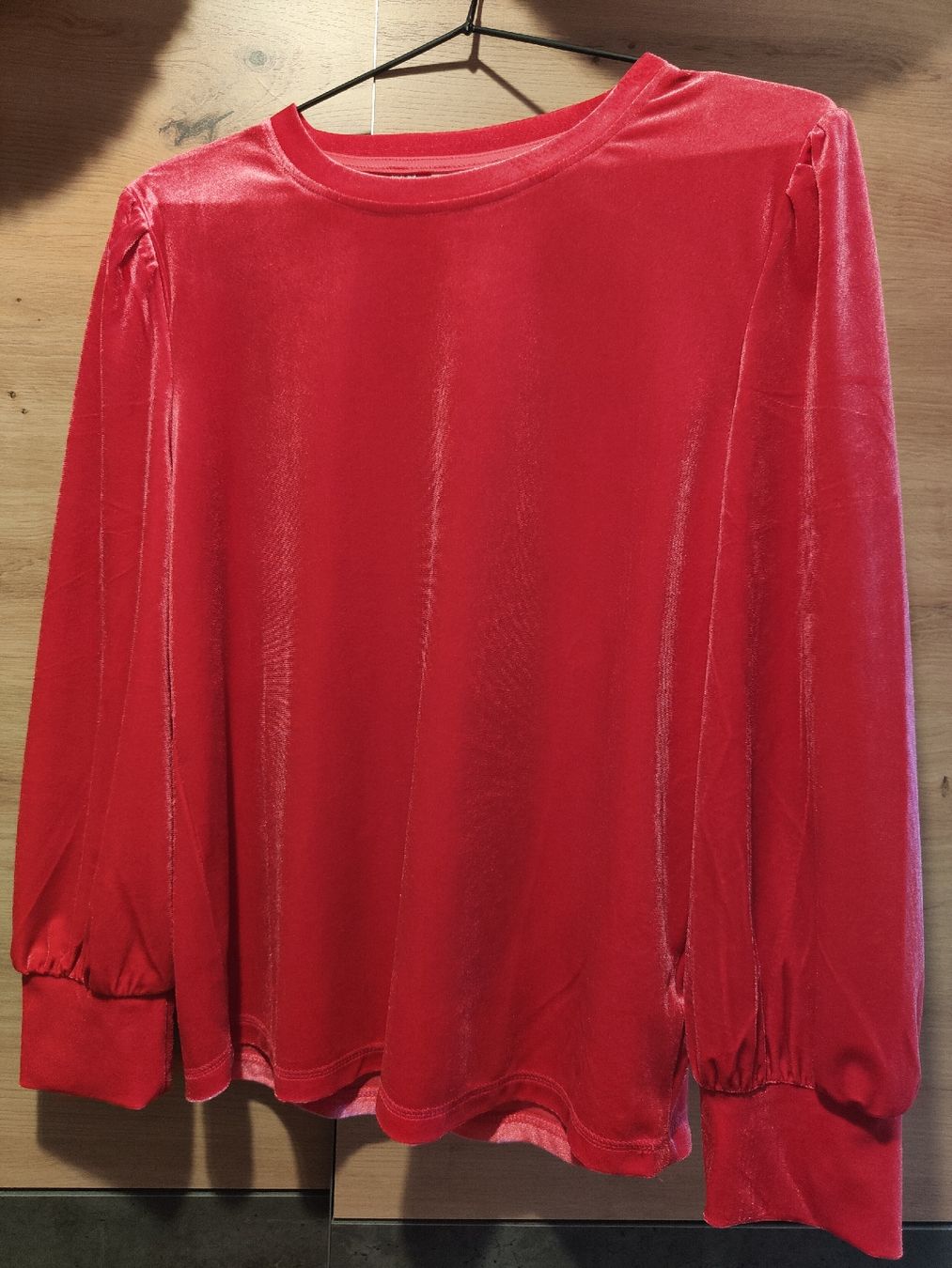 Maglioni & Felpe: Rotes Samt-Shirt, neuwertig! – Nuovo (secondo la descrizione) da Biel Bienne venduto da anjasch