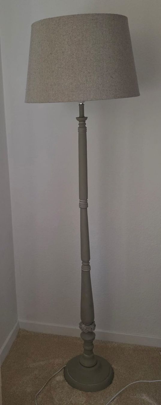 Pfister Lampade: Stehlampe grau mit Rosendekor und Stoffschirm – Usato da Rheinsulz venduto da Dred 1
