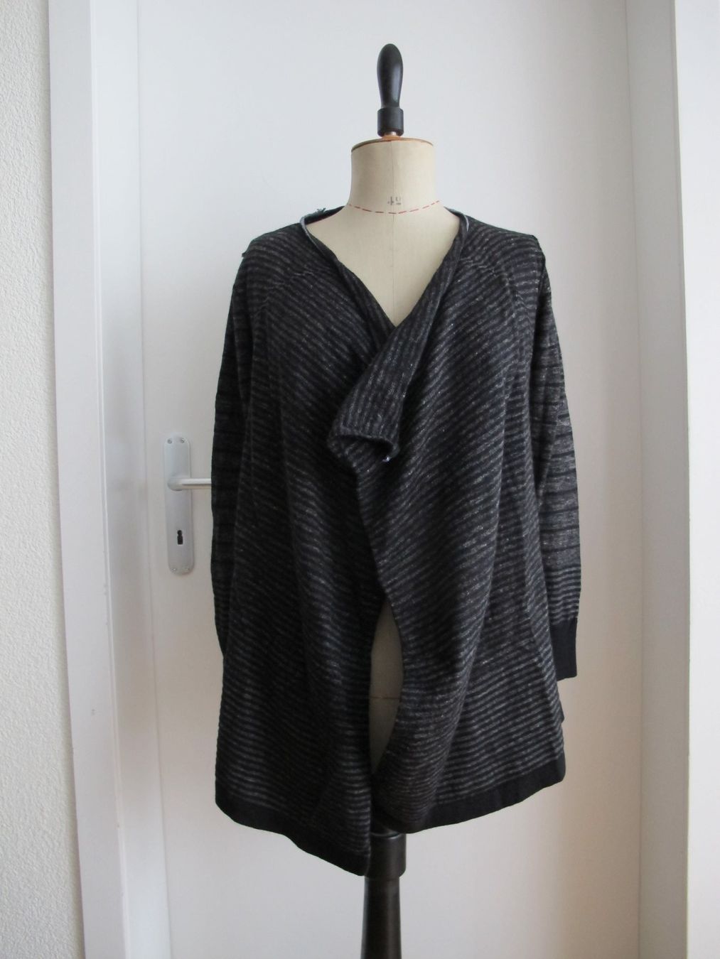 Diesel Giacche: Cardigan von Diesel, anthrazit-grau, Gr. M/38 – Usato da St. Gallen venduto da Flint75