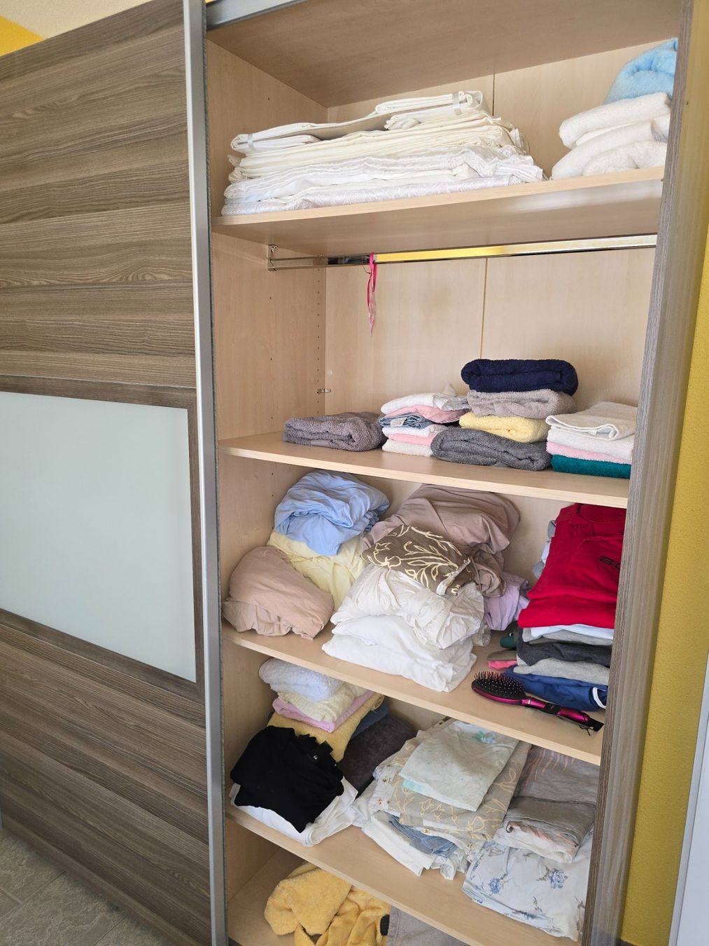 Armadi: sehr schöner Kleiderschrank – Usato da Strengelbach venduto da Mosers 1