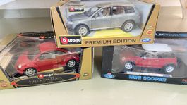3 Bburago Modellautos 1:18 VW Touareg, New Beetle, Mini Coop