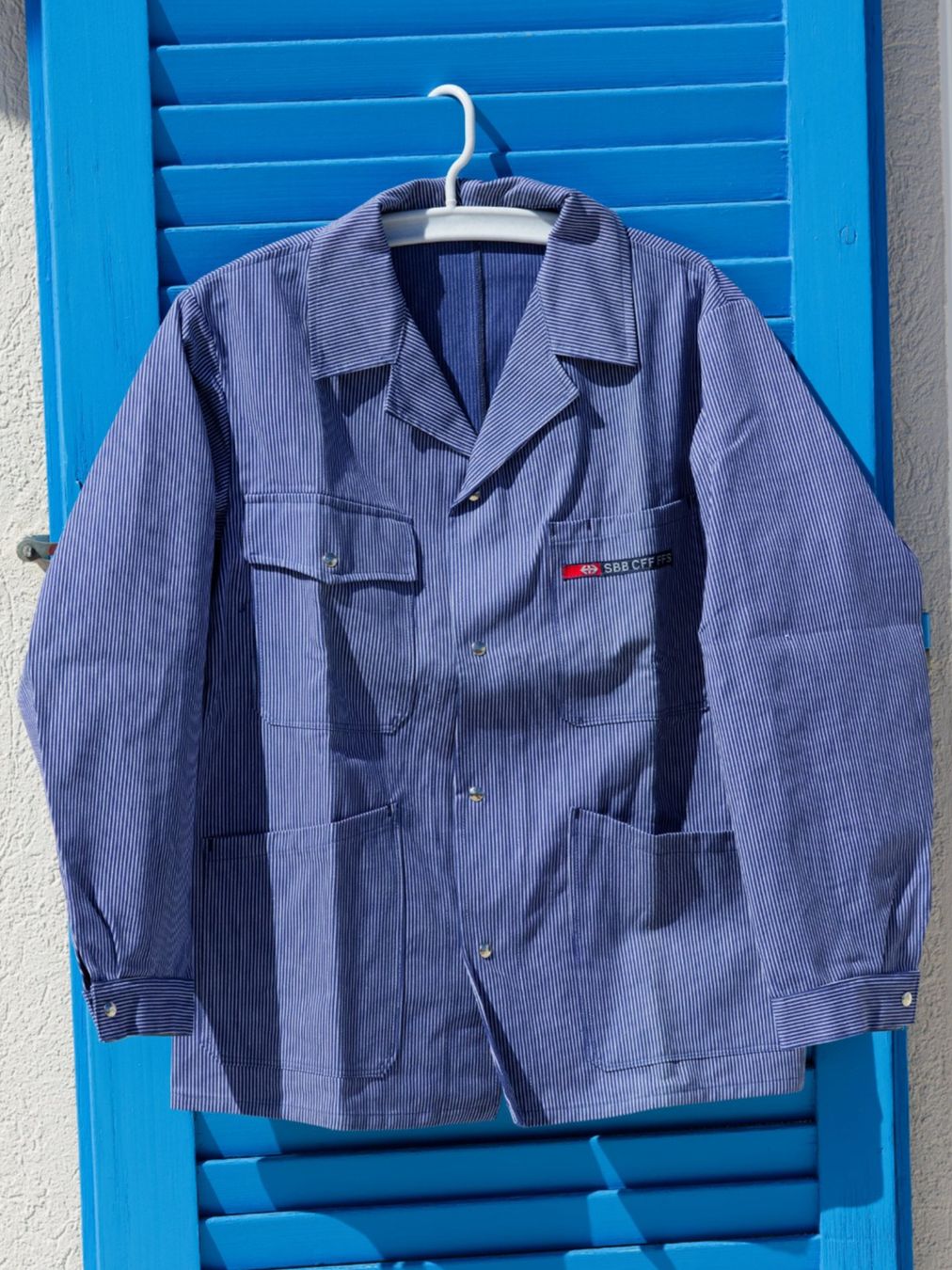 SBB/CFF/FFS Uniformi: Veste de mécanicien SBB CFF FFS rayée bleue – Nuovo (secondo la descrizione) da Grolley venduto da Nousty 1