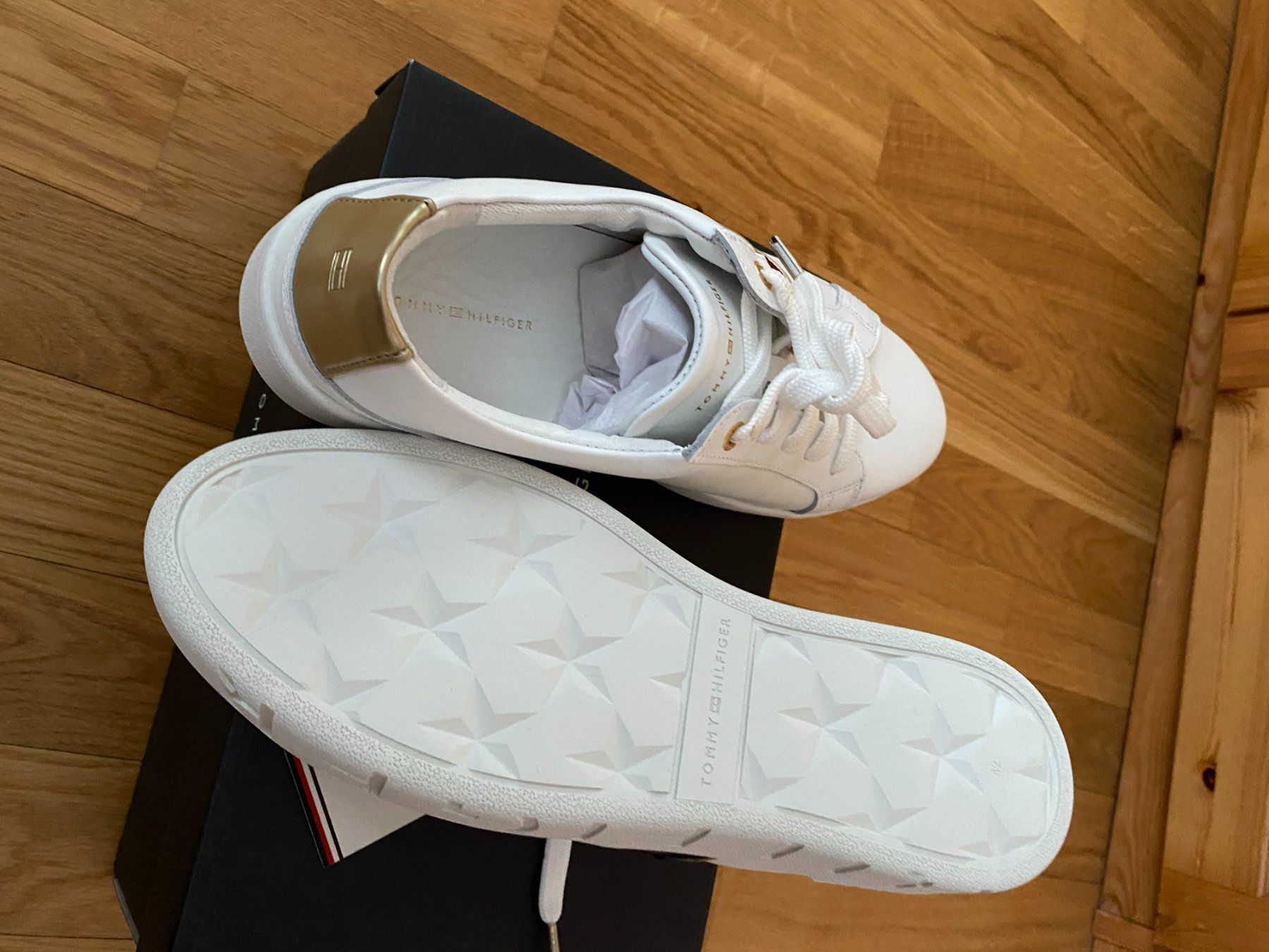 Tommy Hilfiger Damenschuhe: TOMMY HILFIGER SNEAKER, GRÖSSE 42, WEISS – Neu und originalverpackt aus Kaiseraugst von tombstonemarshal 3