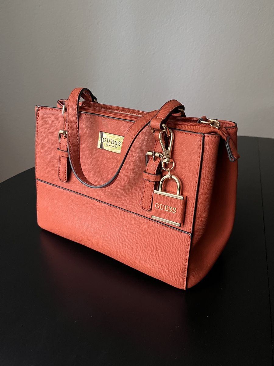 Taschen für Damen: Guess Tasche mit Schultergurt – Gebraucht aus Zürich von Nowstalgia 2