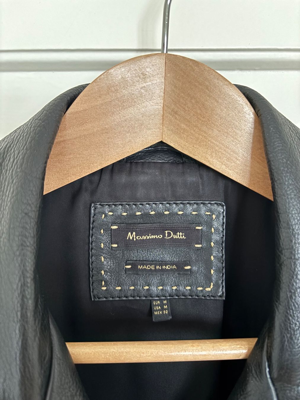 Massimo Dutti Jacken: Lederjacke im Bikerstil MASSIMO DUTTI, Grösse M, Schwarz – Gebraucht aus Zürich von ritschi37 1