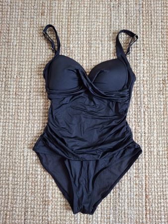 Maillot une piece noir NEUF M
