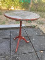 Alter Bistrotisch mit Gusseisenfuss – Restaurationsobjekt