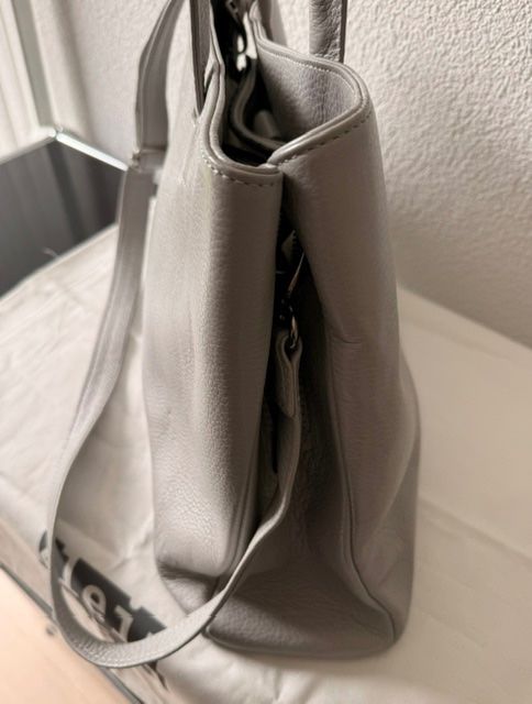 Kleinbasel Borse da donna: Handtasche Kleinbasel, hellgrau, Swiss Made – Usato da Worb venduto da Soben 5