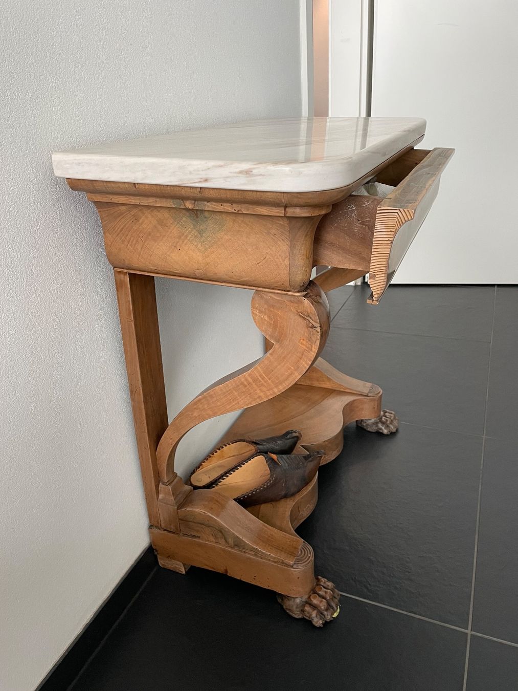 Console: Antiker Konsolentisch mit Marmorplatte, Biedermeier-Stil – Usato da Môtier (Vully) venduto da Nicole_1837 2